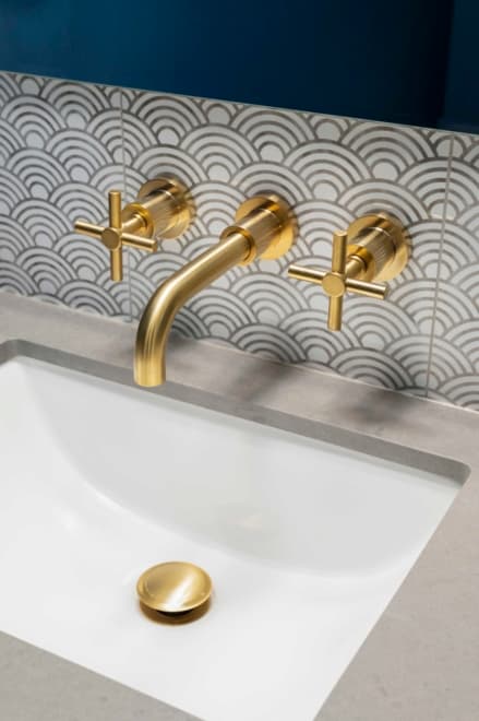 Powder room faucet