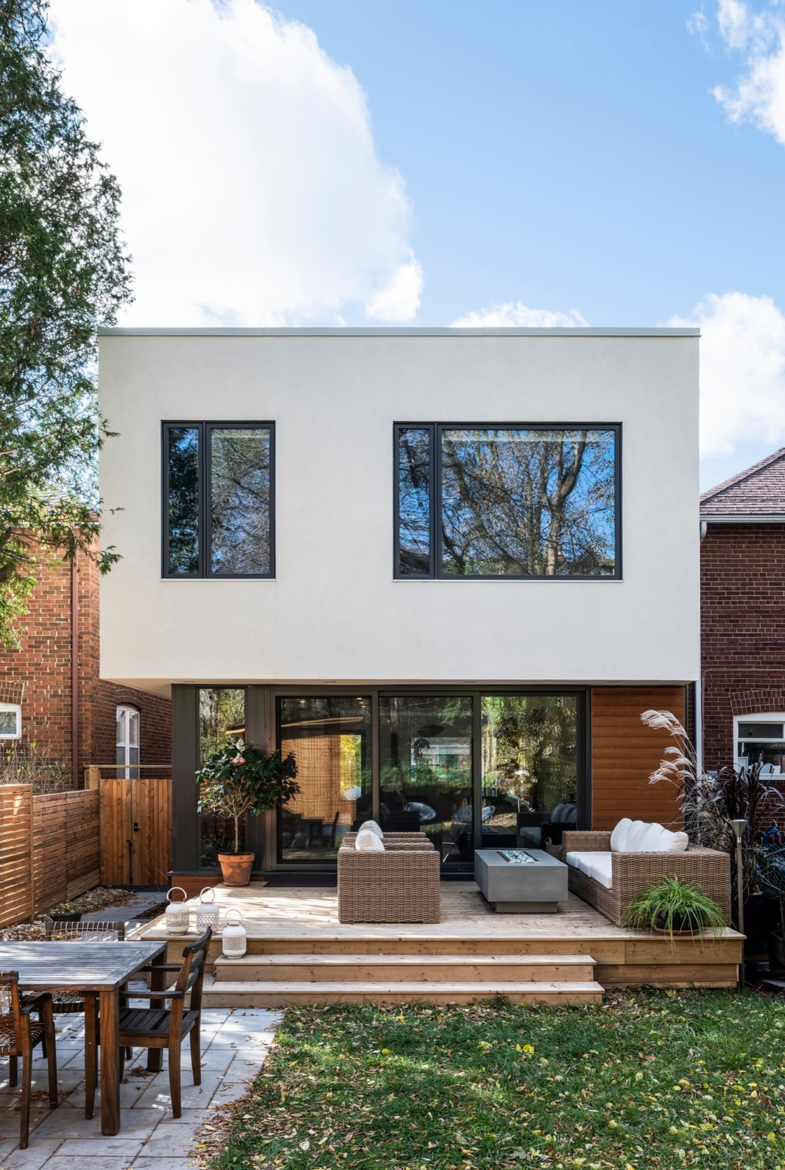 Rear deck with the perfect lounge setup